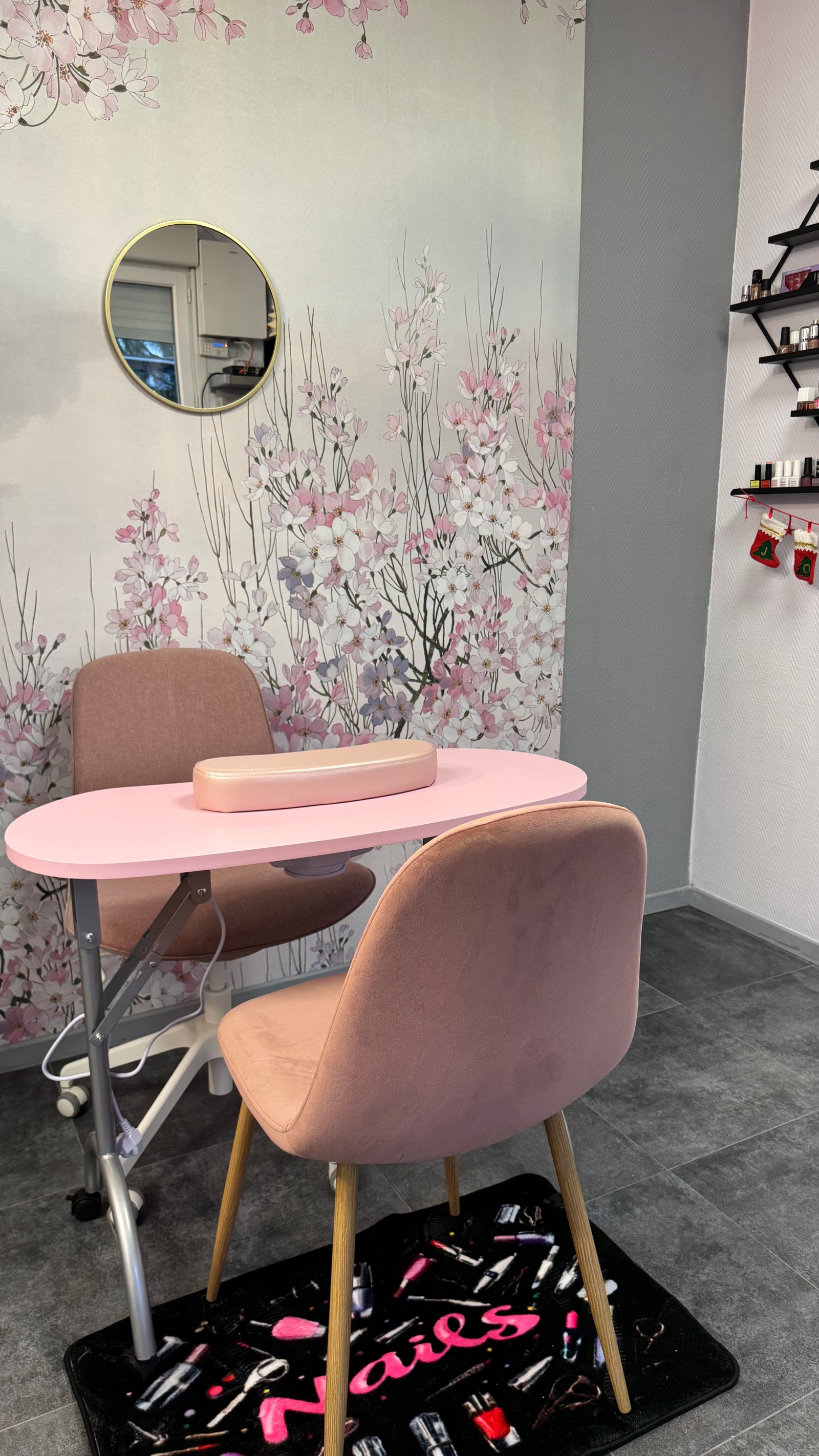 Atelier de manucure Les Ongles de Janvry — Rosi, à Janvry en Essonne (91)